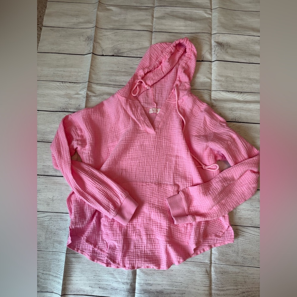 NWOT Women's Pink Lily Lightweight Pullover - Picture 1 of 5